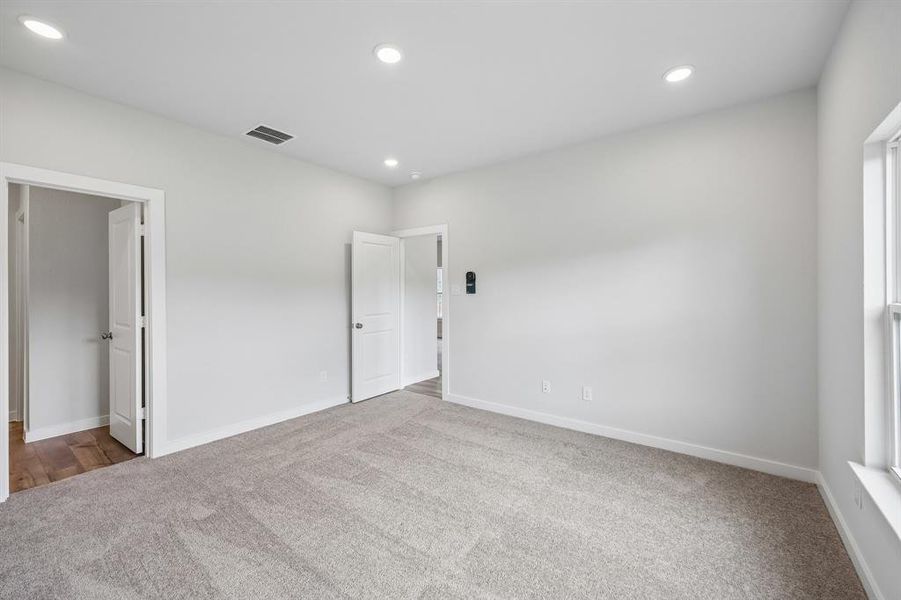 Spacious, unfurnished interior of a new home in Overland Grove, Forney (Image 23).