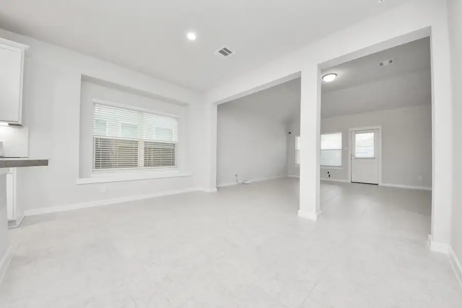 Spacious, unfurnished interior of a new home in Willow Trace, Spring (Image 37).