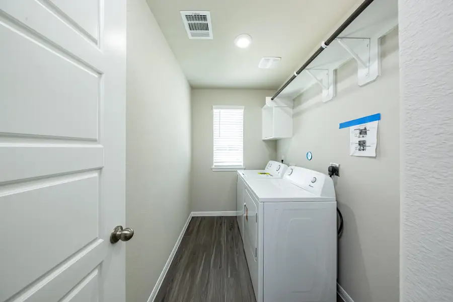 Furnished interior view inside a new home in Mackenzie Creek, Conroe (Image 4). Furnished interior view inside a new home in Mackenzie Creek, Conroe (Image 4).