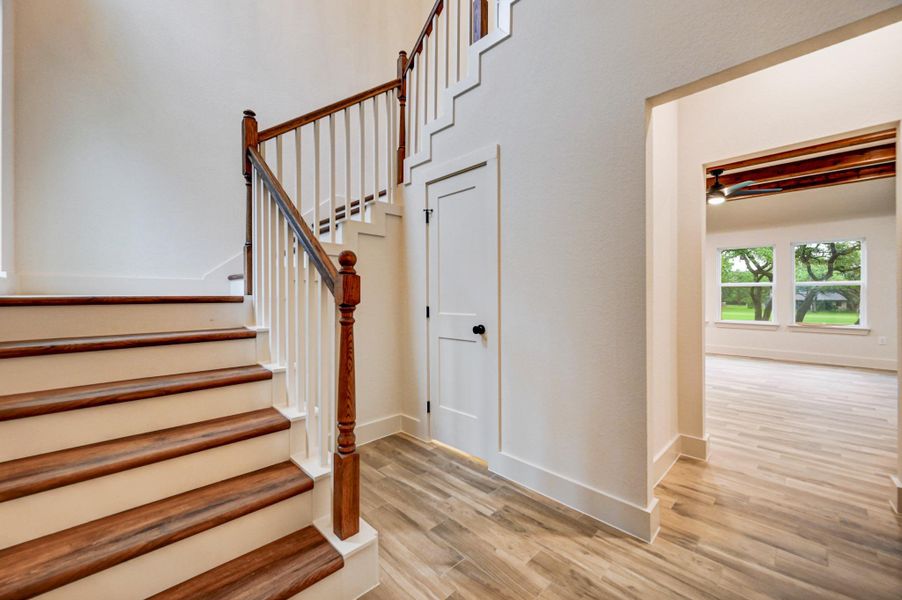 Spacious, unfurnished interior of a new home in , Wimberley (Image 13).