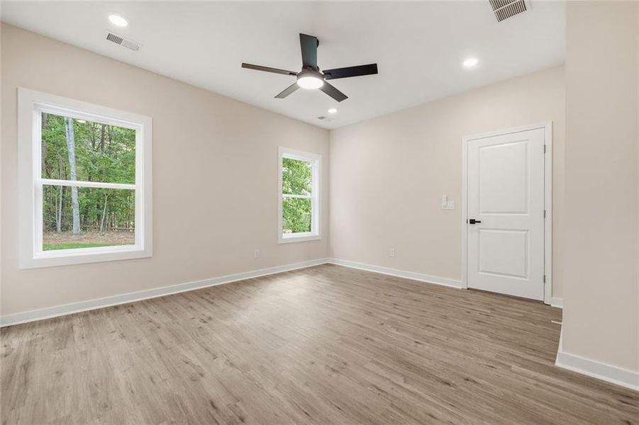 Spacious, unfurnished interior of a new home in , Gainesville (Image 29).