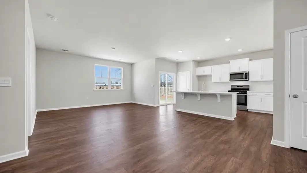 Spacious, unfurnished interior of a new home in Gates Village, Lugoff (Image 10).