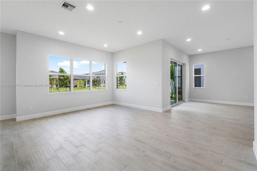 Spacious, unfurnished interior of a new home in , Westlake (Image 16).