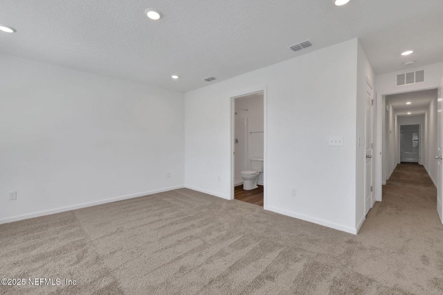 Spacious, unfurnished interior of a new home in Kasen Oaks, Jacksonville (Image 13).
