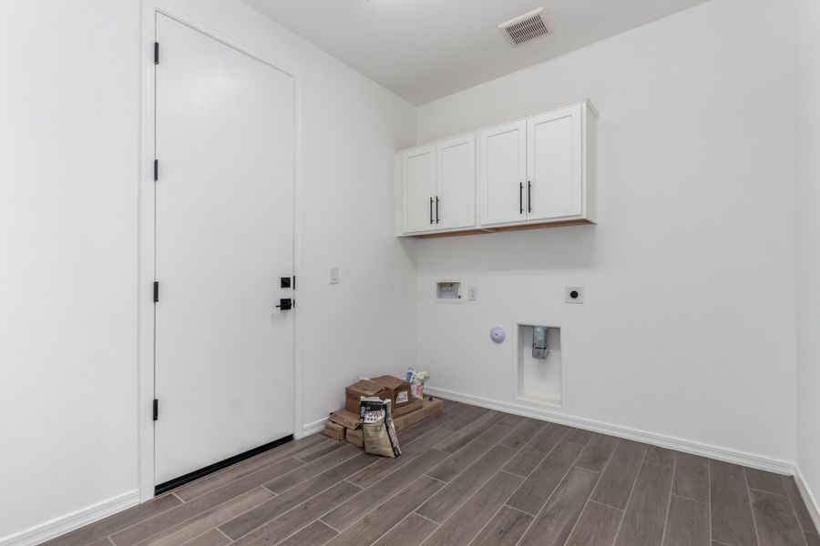 Representative unfurnished interior of a home built from the Winsor by Taylor Morrison in Allen Ranches Discovery Collection, Litchfield Park (Image 30).