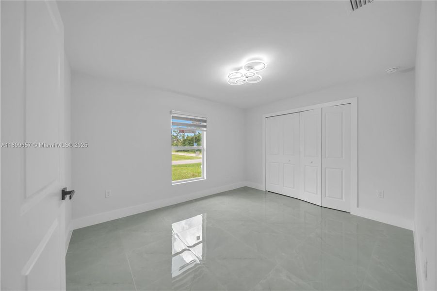 Spacious, unfurnished interior of a new home in , Lehigh Acres (Image 12).