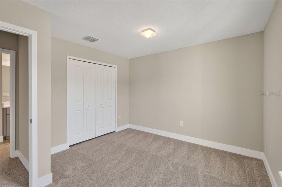 Spacious, unfurnished interior of a new home in Gray Hawk at Hole Two, Daytona Beach (Image 39).