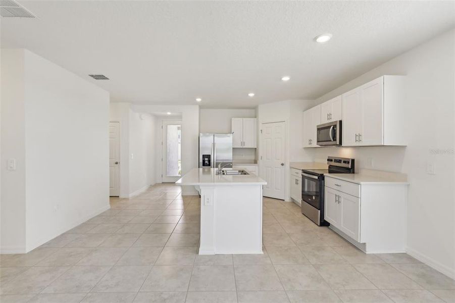 Furnished interior view inside a new home in Eden Hills, Lake Alfred (Image 8).