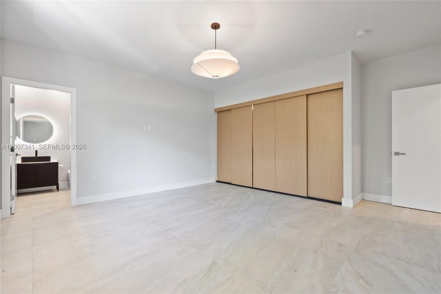 Spacious, unfurnished interior of a new home in , Miami Beach (Image 29).