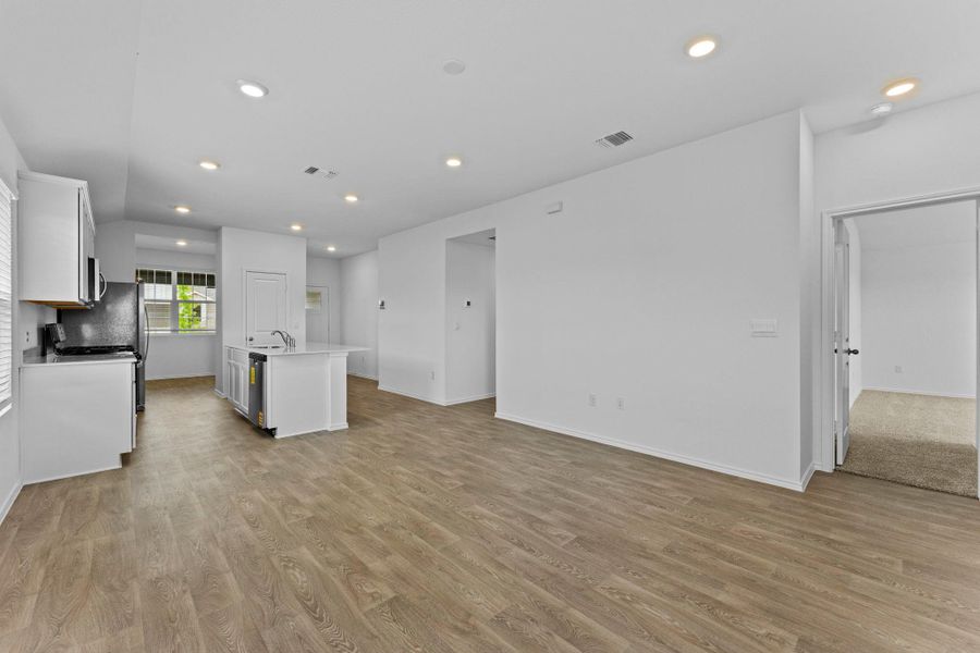 Spacious, unfurnished interior of a new home in Talavera, Kyle (Image 22).