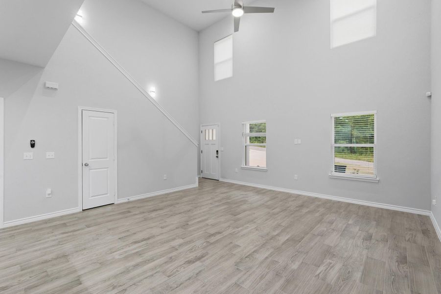 Spacious, unfurnished interior of a new home in Arrowhead Lakes, Willis (Image 27).
