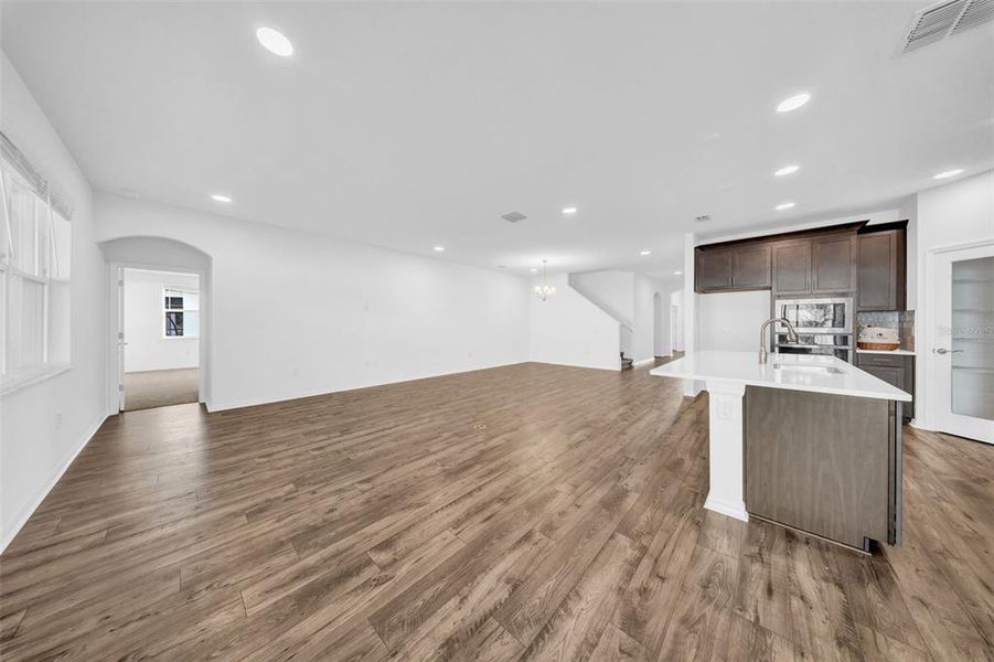 Spacious, unfurnished interior of a new home in , Wesley Chapel (Image 37). Spacious, unfurnished interior of a new home in , Wesley Chapel (Image 37).