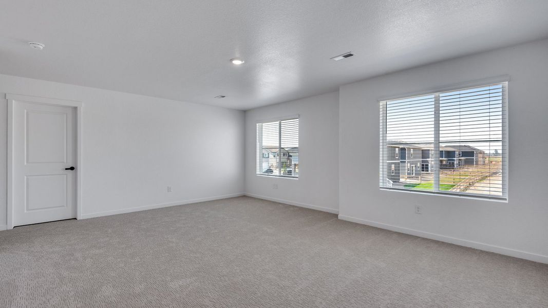 Spacious, unfurnished interior of a new home in Granary, Johnstown (Image 21).