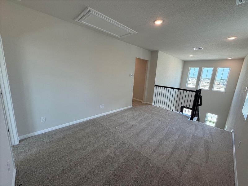 Spacious, unfurnished interior of a new home in Lariat, Liberty Hill (Image 33).