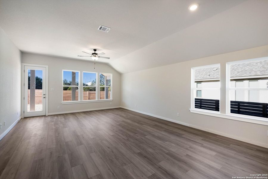 Spacious, unfurnished interior of a new home in The Grove at Vintage Oaks, New Braunfels (Image 11).