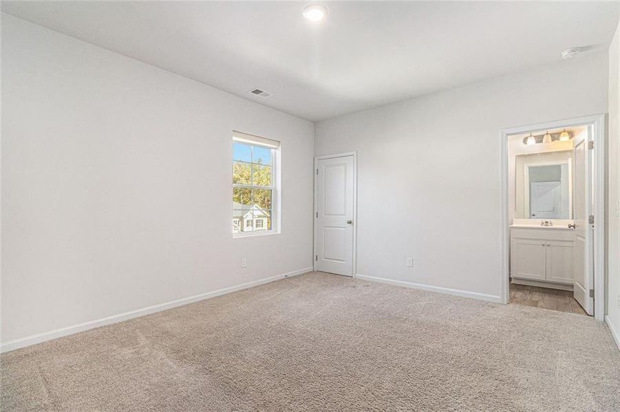 Spacious, unfurnished interior of a new home in Pickens Landing, Dacula (Image 24).