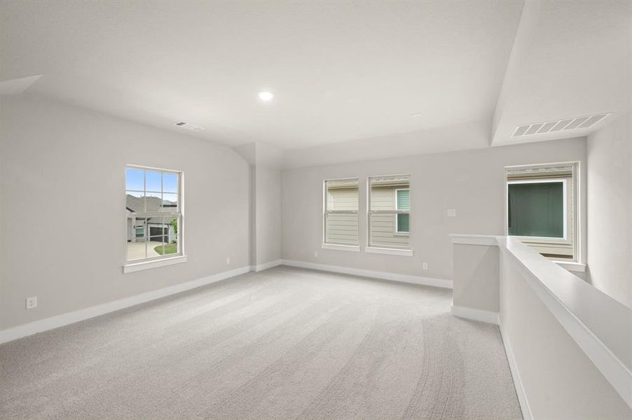 Spacious, unfurnished interior of a new home in Llano Springs, Fort Worth (Image 19).