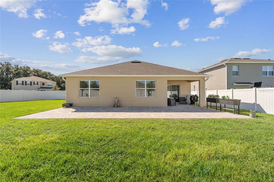 Exterior details and patio area of a home in Oak Pointe, Apopka (Image 23).