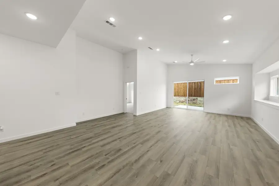 Spacious, unfurnished interior of a new home in Willow Grove, Melissa (Image 23).