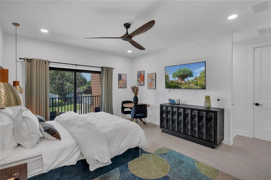 Furnished interior view inside a new home in , Orlando (Image 11).