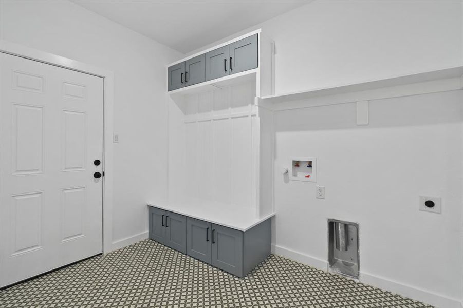 Furnished interior view inside a new home in , Dallas (Image 11).