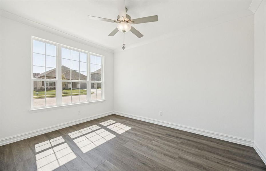 Spacious study Spacious study