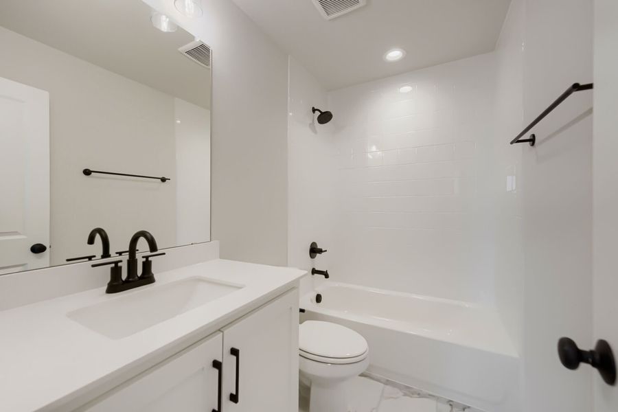 1265 Cedarwood - Full Bathroom 1265 Cedarwood - Full Bathroom