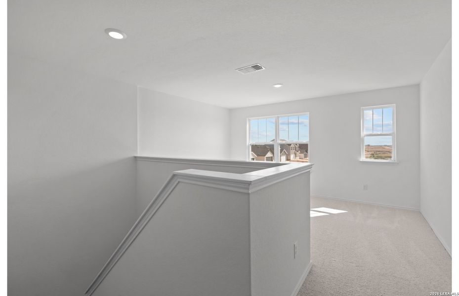 Spacious, unfurnished interior of a new home in Meadows at Clear Springs, New Braunfels (Image 30).