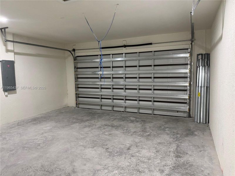 Spacious, unfurnished interior of a new home in , Lehigh Acres (Image 11).