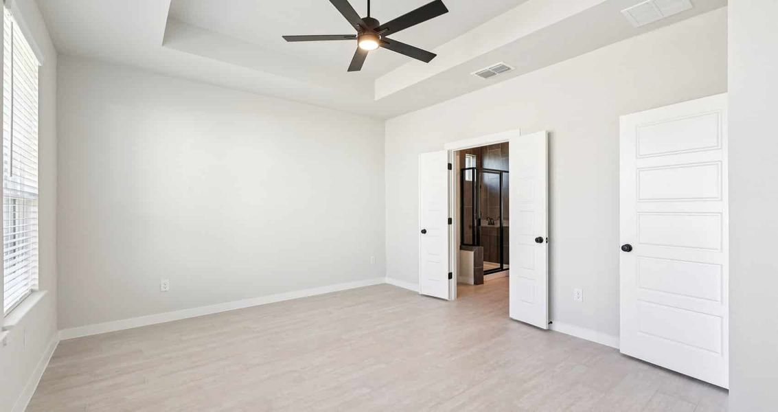 Spacious, unfurnished interior of a new home in Trace, San Marcos (Image 25).