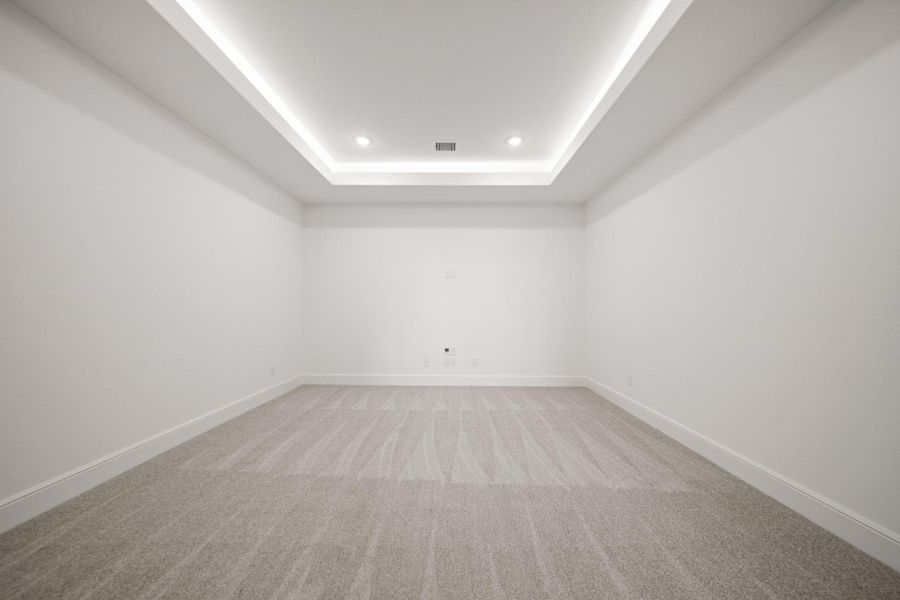 Spacious, unfurnished interior of a new home in Valencia 70', Manvel (Image 19).