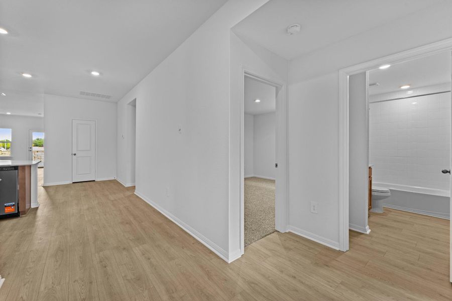 Spacious, unfurnished interior of a new home in Bar W Ranch, Leander (Image 15).