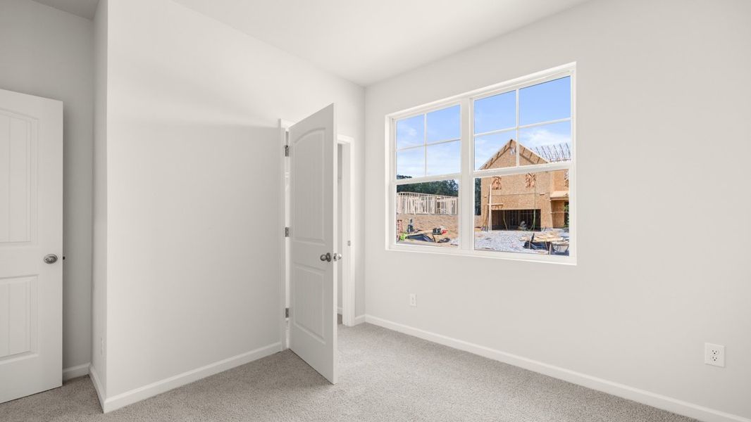 Representative unfurnished interior of a home built from the Cali by D.R. Horton in Sheffield Highlands, Dallas (Image 36).