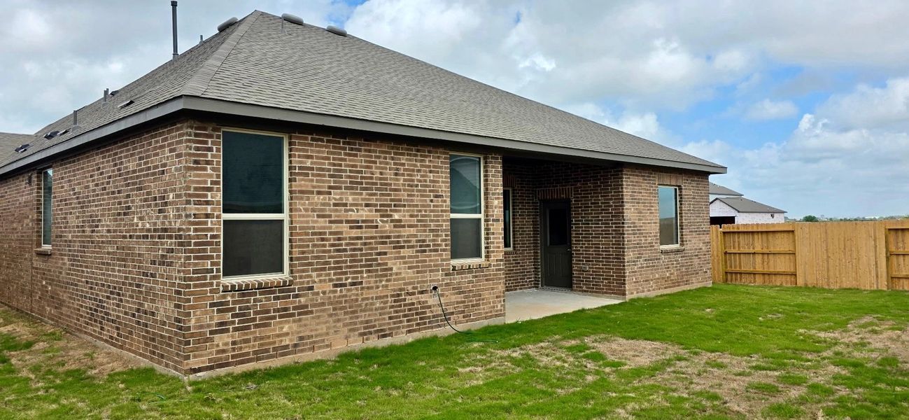 Exterior details and patio area of a home in Sunterra Lakes, Brookshire (Image 3).
