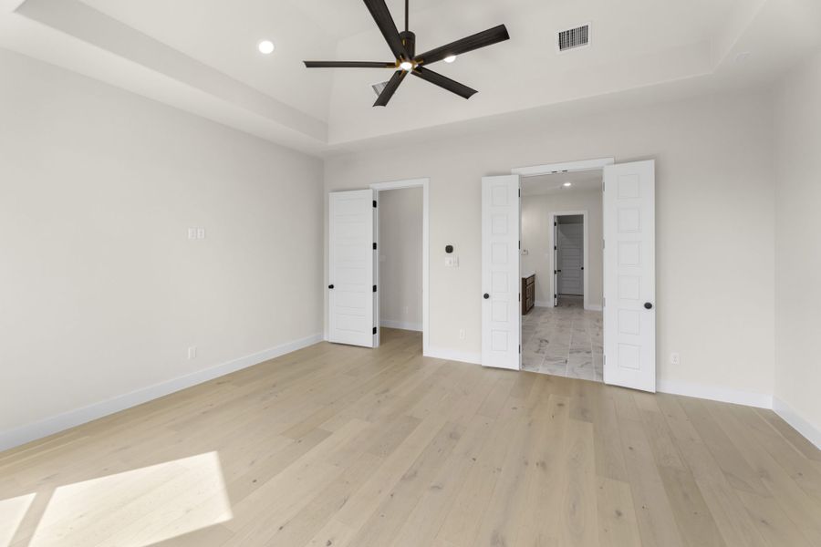 Representative unfurnished interior of a home built from the 5511 by Tradition Homes in Mustang Lakes, McKinney (Image 23).