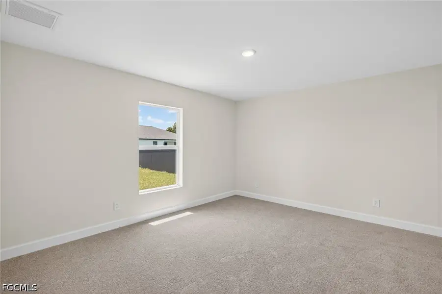 Spacious, unfurnished interior of a new home in Cape Coral, Cape Coral (Image 15).