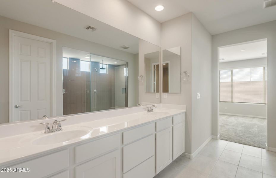 Owner's Bathroom Owner's Bathroom