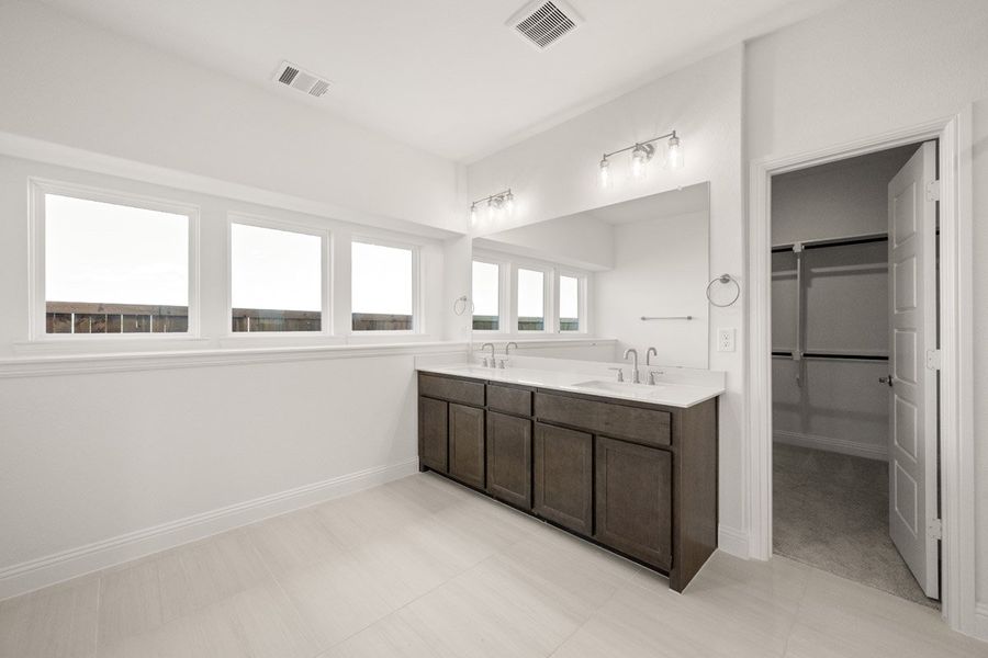 Representative furnished interior of a home built from the Sandstone II by Pacesetter Homes in Timberbrook, Justin (Image 11).