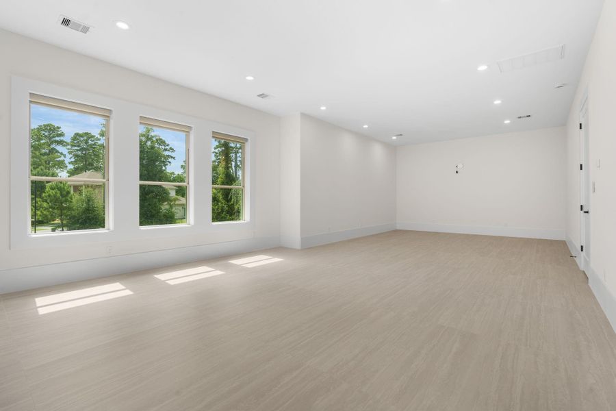 Spacious, unfurnished interior of a new home in , Tomball (Image 42).