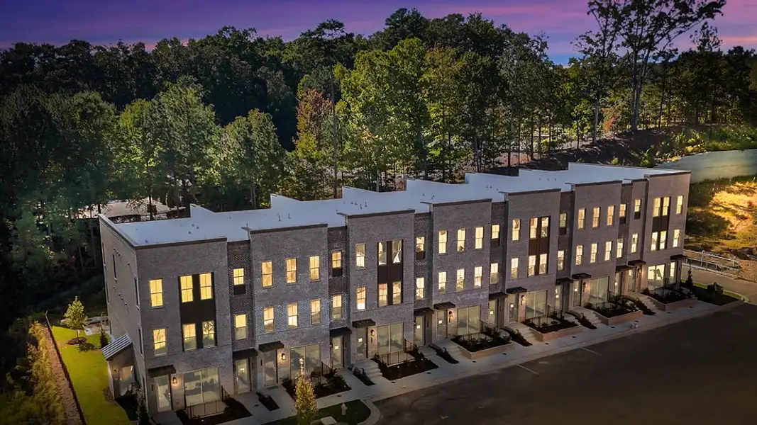 Condo located in Suwanee, GA showcasing its design and architecture (Image 6).