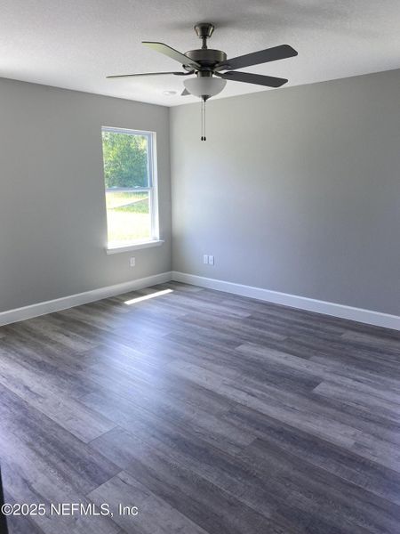 Spacious, unfurnished interior of a new home in , Jacksonville (Image 9).