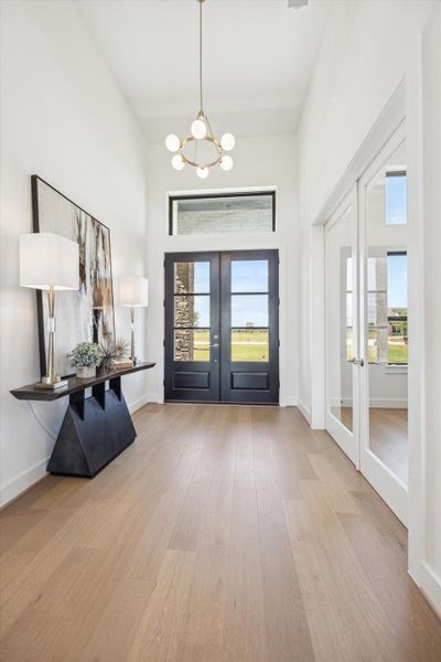 Stunning Foyer with Home Office/Study through double glass doors. Stunning Foyer with Home Office/Study through double glass doors.