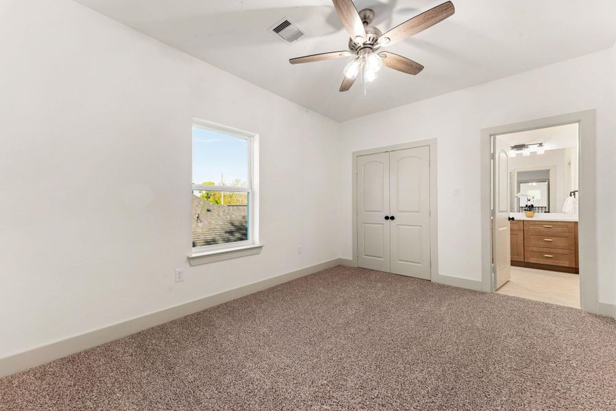 Spacious, unfurnished interior of a new home in , Tomball (Image 24).