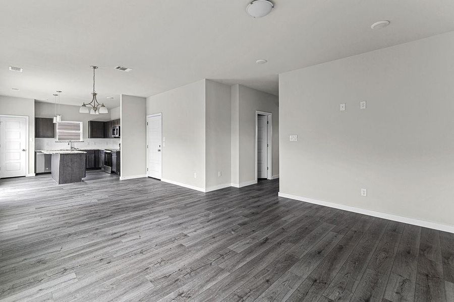 Spacious, unfurnished interior of a new home in Trails of Fossil Creek, Fort Worth (Image 10).