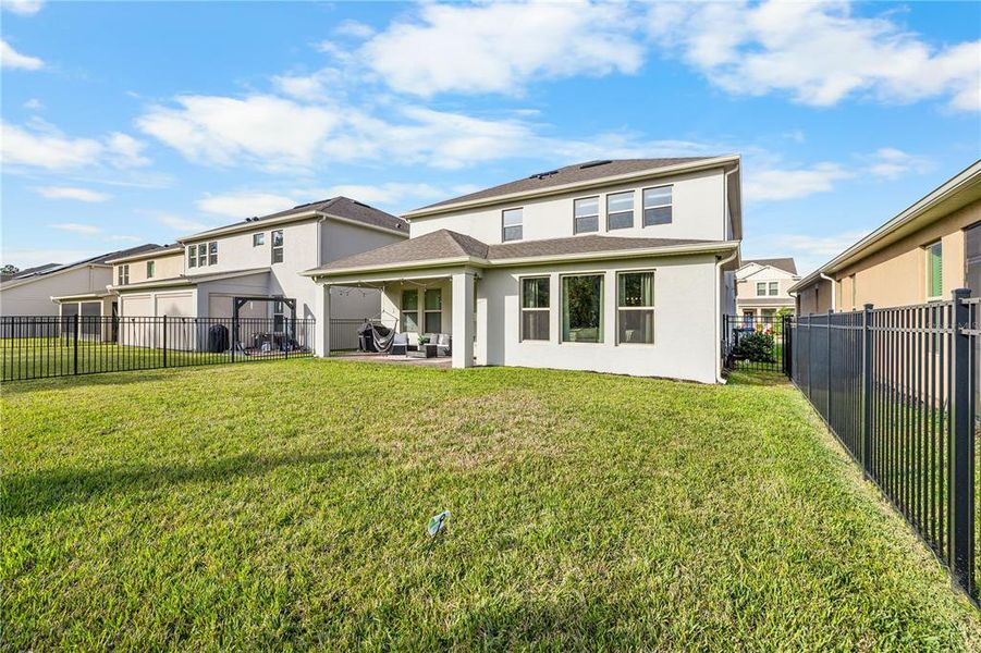 Exterior details and patio area of a home in , Winter Garden (Image 3).