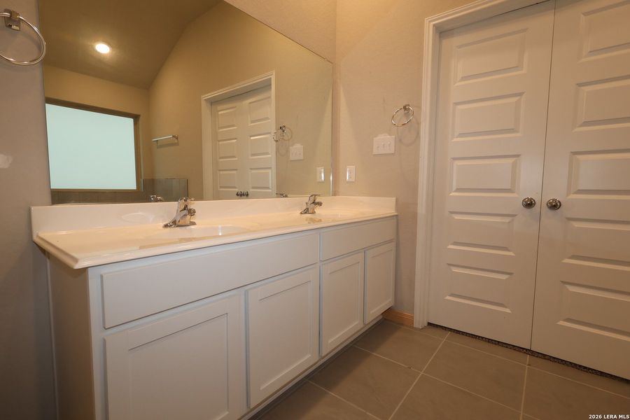 Furnished interior view inside a new home in Paloma Park, Converse (Image 7).