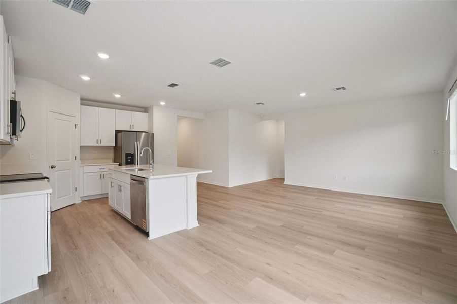 Spacious, unfurnished interior of a new home in Leyland Preserve - Classic Series, Brooksville (Image 33).