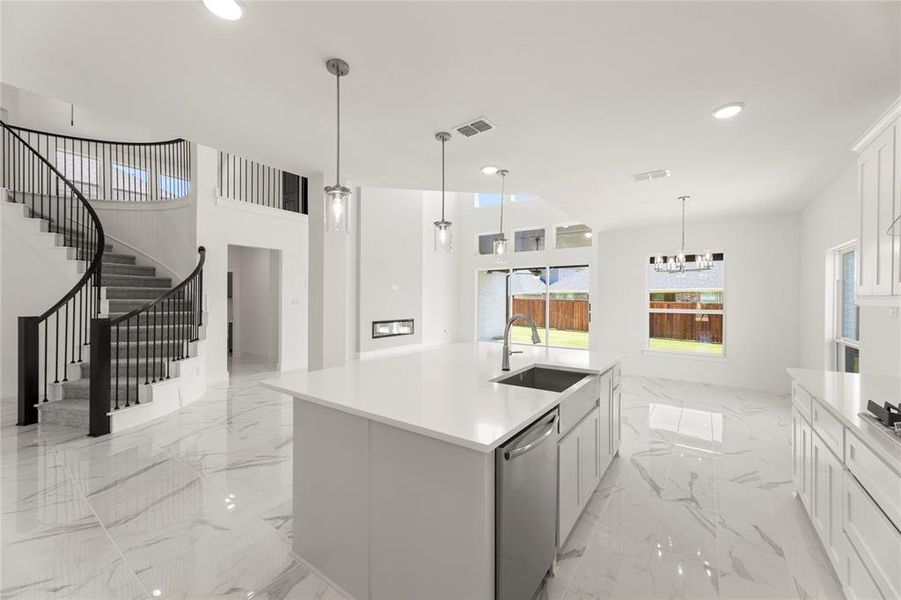 08. 15000 Pizarro - Kitchen (2)