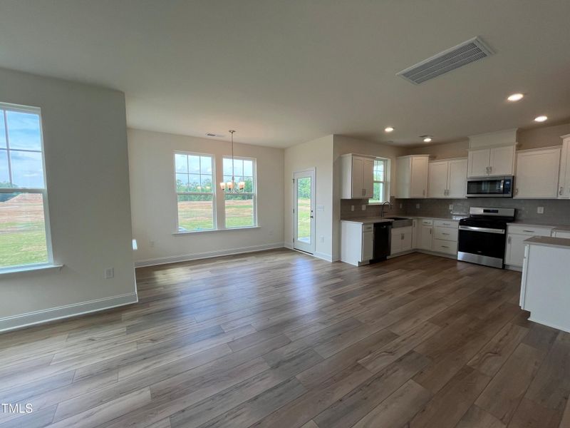 Kitchen/Breakfast Nook