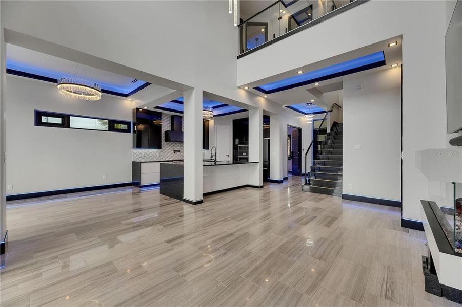 Spacious, unfurnished interior of a new home in , Apollo Beach (Image 86).